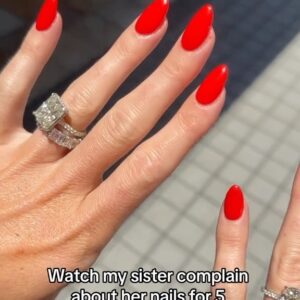 Allie Kaplan Instagram - The switch up was too real 🤣🥲 
.
.
.
.
.
#sisters #nails #nailstagram #nailart #funny #lifestyle #summer #summervibes