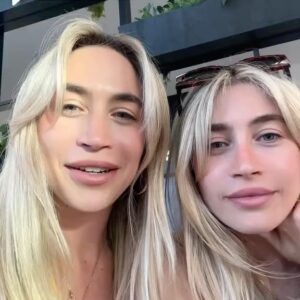 Allie Kaplan Instagram - Who watched us on full house? 🤣🤣 
.
.
.
.
.
.
#comedy #twins #olsentwins #sisters #joke #lookalike #doppleganger #celebritylookalike