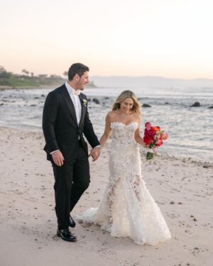 Allie Kaplan Instagram - Mr. and Mrs. Rutstein 💍🥹💕 01.27.24
#glbride #galialahav