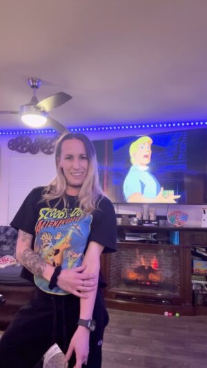 Allie Recks Instagram - Lmfao Happy Saturday yall. 😂 #ScoobyDooAlienInvaders #ScoobyDoo
