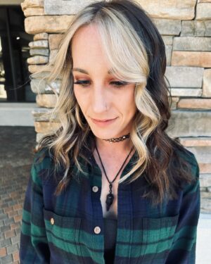 Allie Recks Instagram - Before & After ✨
@hairdesign.by.lindi