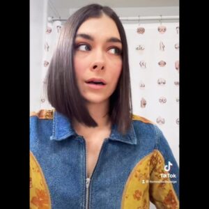 Allison Paige Instagram - I did it 💇🏻‍♀️
2022 Needed some new energy ✨
Thank you @missalie for chopping my mane to perfection…. I’m obsessed. Beyond grateful we got enough to donate.
.
Also I guess I’m on TikTok now? This video took me way too long to figure out so don’t get too excited for more 😂