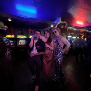 Allison Tolman Instagram - The Mew Mews went to a disco party. Happy birthday @crtnyshprd. 💙🪩