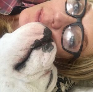 Ally Walker Instagram - #flashback photo with Olive. Have an olively weekend! 

#bulldog #bulldogsofinstagram #bulldogsofinsta #bulldogs #allywalker