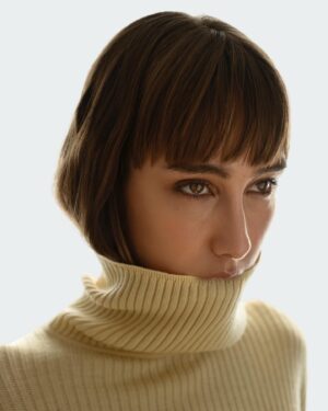 Almudena Amor Instagram - El Silencio sale el 19 de Mayo en @netflixes , charlando de esto y más con @designscene 🌞

Gracias a todo el equipo que lo hizo posible ♥️ 

Photography: @miquel.cabello 

Retouch: @inmavivas

Stylist:  @jlcrazy 

MUAH: @sergioovejero_ 
	
@dianaellerker 

🌱🌱🌱