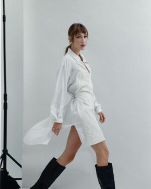 Almudena Amor Instagram - Gracias @telva por esta entrevista y fotos hechas con tanto cariño,
las teneis en papel en el número de Noviembre en la sección de Cultura 🤍

Photo @tomasdelafuente
Interview @cesarsuarezz 
Stylist @crisgvivanco
Muah @carmendejuan
Agent @dianaellerker

Gracias a todo el equipo 🖤