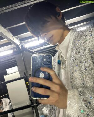 Aloha Takamatsu Instagram - 超特急12周年ありがとうございました😭
担当も発表され、僕は『真っ直ぐ担当』になりました！
正直すっごく悩みましたけど
真っ直ぐ自分の言葉は曲げないと言うアニメの名言が僕の
ルーツでもあり、
そして親からずっと小さい頃から言われていた、好きなことでも嫌いなことでも真っ直ぐ食らいつけ！！と言われた言葉
あ！もーこれって真っ直ぐだね！！ってなりました。
超特急13年目に突入します。僕は僕なりに超特急として、
近道せず真っ直ぐ夢に向かって進んでいきます！
『東京ドーム必ず立つ』！！　真っ直ぐ担当　アロハ
これからも宜しくお願い致します！デェーん🤙