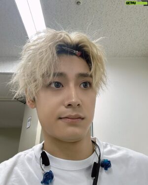 Aloha Takamatsu Instagram - Rail is  Beautiful  福岡公演ありがとうございました！！
歓声えぐすぎて、、押し倒されちゃった🩵

でぇぇぇぇぇぇぇーーーん
次は9人で必ず🦖

#RailisBeautiful  #超特急_RIB