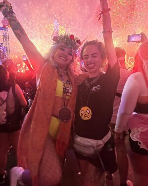 Alondra Excene Shields Instagram - ✨EDC LV✨
Some more magical moments from this weekend. I love my co-workers 🖤 I love my friends 🖤 I love my career 🖤 
•
•
•
•
•
#edc #edclv