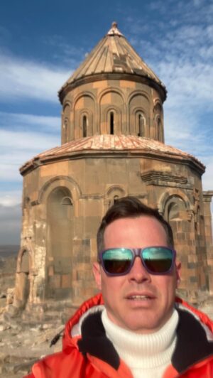 Alp Kırşan Instagram - Arpaçay deresi ermenistan ile hudut çizgimiz, bizim topraklarımızda kalan ani harabeleri de yaklaşık 5000 yıllık 100.000 kişinin yaşadığı antik kent.