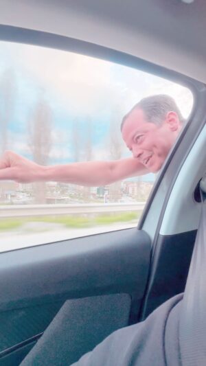 Alp Kırşan Instagram - Uçan adam alpman 🤣