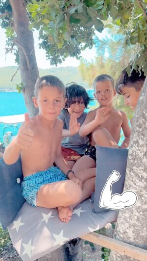 Alp Kırşan Instagram - Sabah kalkınca ağaç ev isteyen gençlere platformunu yaptım sırada merdiven ve korkuluklar var