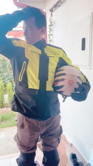 Alp Kırşan Instagram - 3 günde scooter ile 1150 km yapınca geldiler @zeynepkirsan