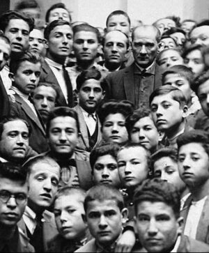 Alper Çağlar Instagram - "Bozkurt ocağının sönmeyen odu,
Çuluk Kağan Kürşad,
Korku bilmiyordu!
Ölümcül yaralar almıştı,
ÖLMÜYORDU."