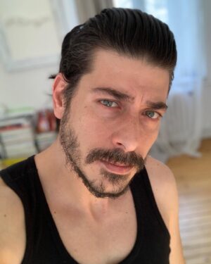 Alper Saldıran Instagram - Hangi saç? 
#nofilter