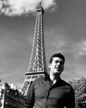 Alper Saldıran Instagram - #tbt 
#eifeltower ile fotoğraflar. Hangisi olsun bilemedim,seçemedim. En beğendiklerinizi yazarsanız sevinirim. Araya da #monalisa ile fotoğrafımızı attım. 😊 O hariç hepsini müthiş fotoğraf sanatçısı, canım arkadaşım @fethikaraduman çekti.
