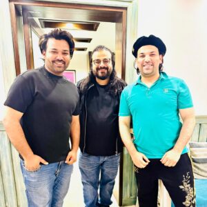Altamash Faridi Instagram - Had an amazing session for the legend my all time favourite @ipritamofficial dada.... He has always supported me and motivated me... My first debut song was with him #tuhehaqeeqat from the film #tummile... Recorded another beautiful song for him yesterday with my brother @officialaltamashfaridi .... Looking forward to another year of hits with him after #VeKamleya #RockyAurRani #mainTeraRastaDekhunga #Dunki #Turkallenyan #Laalsinghchaddha last year.... #pritam #altamashfaridi #recording #studio