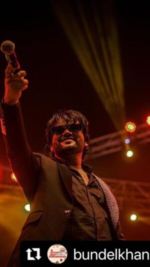 Altamash Faridi Instagram - Rhythms that rocked Mahoba! 🎸🎤 
@officialaltamashfaridi stole the show at Bundelkhand Gaurav Mohotsav with his electrifying performance
.
.
.
#BundelkhandGauravMahotsav2024 #UPTourism #BulandBundelkhand #IncredibleIndia #AltamashFaridi #AltamashFaridiLive #viral #explore #bollywood #bollywoodnight