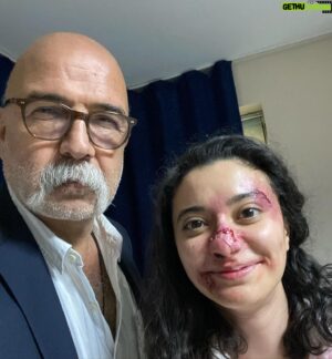 Altan Gördüm Instagram - Derslerde biraz sert davrandığım doğrudur☺️Neyse,şakası bile kötü! sevgili öğrencimiz @_gizemcetinkaya_ nın makyajı #vahideperçin ‘in yönettiği “Bir tek daha” oyunu için yapıldı…Bu akşamdan başlayarak,okulumuz atölyesinde…