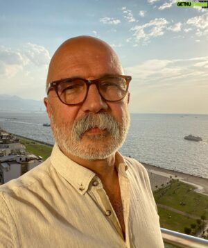 Altan Gördüm Instagram - “Sana dün bir balkondan baktım,Azîz İzmir”☺️