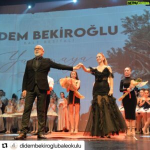 Altan Gördüm Instagram - #Repost @didembekiroglubaleokulu with @use.repost
・・・
Medeniyetin sesleriydi duyduğumuz, gördüğümüz Umuttu… 🌸
 Öğrencilerimize,ailelerine, günlerce bizimle birlikte olan, tecrübesi - sanatı ile sahnemizi parlatan @altangordum altan.gordumm e ⭐️
Sunumlarıyla @orcunutlu, @gokhanalacadaglier @basarogretmen e , tüm müzik ve görsel yapımlarında @ccsengonul e , perde arkasındaki tüm DB ekibine , 
DB ekibinin zarif öğretmenlerine ve sanatsever Adana’ya,  bizi destekleyen @adanabld @mahmut.gogebakan ‘a sonsuz teşekkürlerimizle….

Biz çok büyük bir aileyiz🧿
…….

4 gün üst üste bale izlenir mi? Seyirci olur mu diye ne çok soru aldım.
Binlerce kişiyle, 4 gün full salonla perde açtık.🧿
Ve izleyenlerin canlı yayınlarıyla binlerce kişiye daha ulaştık.
Bir şölen yarattı koltuklardaki telefon ışıkları.
Çok özlemiştik çok.
Alkış seslerini ,o heyecanı…

Çünkü burası Adana,
memleketimmm. 
Sanatçısıyla sanata verilen büyük değerle ünlü Adanamm.

Sanatla yoğrulan çocuklarımızın,gençlerimizin şu anda yarattığı kıvılcımlar gelecekte ışık olacak. 
ve biz DB bale Akademi olarak gökyüzüne yıldızlarımızı asmaya devam edeceğiz. 💫

Birlikte nice yüreklere dokunmak, nice güzel gösterilere imza atmak dileğiyle…

#Atamasözümvarbenim
