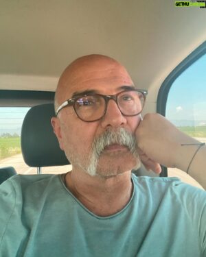 Altan Gördüm Instagram - Çolak Ağa’ya veda ederken…Biraz hüzün mü var,ne? Her şey için bin teşekkür #birzamanlarçukurova Bana,doğduğum topraklarda çalışmanın mutluluğunu yaşattın…Tanıştığım O güzel insanlar da cabası…
