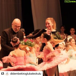 Altan Gördüm Instagram - #Repost @didembekiroglubaleokulu with @use.repost
・・・
Medeniyetin sesleriydi duyduğumuz, gördüğümüz Umuttu… 🌸
 Öğrencilerimize,ailelerine, günlerce bizimle birlikte olan, tecrübesi - sanatı ile sahnemizi parlatan @altangordum altan.gordumm e ⭐️
Sunumlarıyla @orcunutlu, @gokhanalacadaglier @basarogretmen e , tüm müzik ve görsel yapımlarında @ccsengonul e , perde arkasındaki tüm DB ekibine , 
DB ekibinin zarif öğretmenlerine ve sanatsever Adana’ya,  bizi destekleyen @adanabld @mahmut.gogebakan ‘a sonsuz teşekkürlerimizle….

Biz çok büyük bir aileyiz🧿
…….

4 gün üst üste bale izlenir mi? Seyirci olur mu diye ne çok soru aldım.
Binlerce kişiyle, 4 gün full salonla perde açtık.🧿
Ve izleyenlerin canlı yayınlarıyla binlerce kişiye daha ulaştık.
Bir şölen yarattı koltuklardaki telefon ışıkları.
Çok özlemiştik çok.
Alkış seslerini ,o heyecanı…

Çünkü burası Adana,
memleketimmm. 
Sanatçısıyla sanata verilen büyük değerle ünlü Adanamm.

Sanatla yoğrulan çocuklarımızın,gençlerimizin şu anda yarattığı kıvılcımlar gelecekte ışık olacak. 
ve biz DB bale Akademi olarak gökyüzüne yıldızlarımızı asmaya devam edeceğiz. 💫

Birlikte nice yüreklere dokunmak, nice güzel gösterilere imza atmak dileğiyle…

#Atamasözümvarbenim