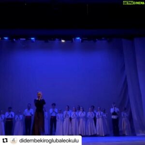 Altan Gördüm Instagram - #Repost @didembekiroglubaleokulu with @use.repost
・・・
Medeniyetin sesleriydi duyduğumuz, gördüğümüz Umuttu… 🌸
 Öğrencilerimize,ailelerine, günlerce bizimle birlikte olan, tecrübesi - sanatı ile sahnemizi parlatan @altangordum altan.gordumm e ⭐️
Sunumlarıyla @orcunutlu, @gokhanalacadaglier @basarogretmen e , tüm müzik ve görsel yapımlarında @ccsengonul e , perde arkasındaki tüm DB ekibine , 
DB ekibinin zarif öğretmenlerine ve sanatsever Adana’ya,  bizi destekleyen @adanabld @mahmut.gogebakan ‘a sonsuz teşekkürlerimizle….

Biz çok büyük bir aileyiz🧿
…….

4 gün üst üste bale izlenir mi? Seyirci olur mu diye ne çok soru aldım.
Binlerce kişiyle, 4 gün full salonla perde açtık.🧿
Ve izleyenlerin canlı yayınlarıyla binlerce kişiye daha ulaştık.
Bir şölen yarattı koltuklardaki telefon ışıkları.
Çok özlemiştik çok.
Alkış seslerini ,o heyecanı…

Çünkü burası Adana,
memleketimmm. 
Sanatçısıyla sanata verilen büyük değerle ünlü Adanamm.

Sanatla yoğrulan çocuklarımızın,gençlerimizin şu anda yarattığı kıvılcımlar gelecekte ışık olacak. 
ve biz DB bale Akademi olarak gökyüzüne yıldızlarımızı asmaya devam edeceğiz. 💫

Birlikte nice yüreklere dokunmak, nice güzel gösterilere imza atmak dileğiyle…

#Atamasözümvarbenim