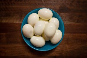 Alton Brown Instagram - We can do this the easy way or the hard way. 

#linkinbio #easierthanboiling #easter #familygathering #cookinghack #eastereggs