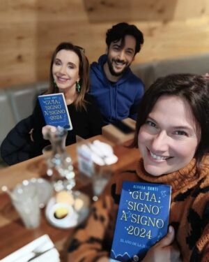 Alvaro Santi Instagram - Hoy me tocó almuerzo con estas dos divas!
@silvianovak 
@mazoyercath
