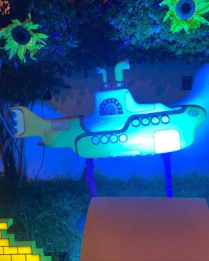 Álvaro de Juana Instagram - We all live in a yellow submarine.🫶🏻
