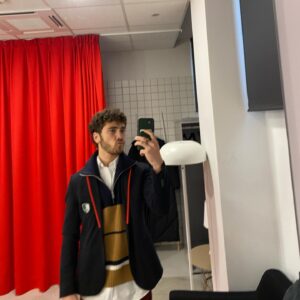 Álvaro de Juana Instagram - 4 días/ 4 days🎥🥸
@elitenetflix !!