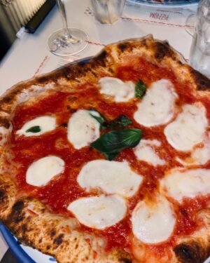 Álvaro de Juana Instagram - Qui non si mangia male.🤌🏻🇮🇹
