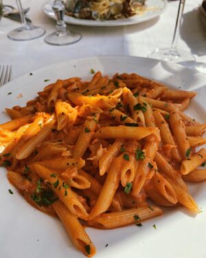 Álvaro de Juana Instagram - Qui non si mangia male.🤌🏻🇮🇹