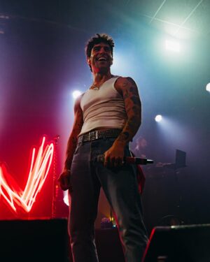 Álvaro de Luna Instagram - MÁLAGA QUE LOCURAAA🥵🥵🥵 Llenar una sala así es un gustazo, fue una locura ❤️‍🔥