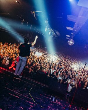 Álvaro de Luna Instagram - MÁLAGA QUE LOCURAAA🥵🥵🥵 Llenar una sala así es un gustazo, fue una locura ❤️‍🔥