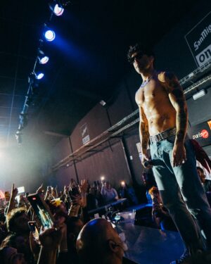 Álvaro de Luna Instagram - MÁLAGA QUE LOCURAAA🥵🥵🥵 Llenar una sala así es un gustazo, fue una locura ❤️‍🔥