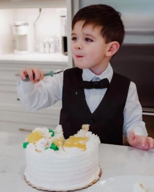 Aly Mang Instagram - ✨💛⚡️Make Every Wish Count ☀️🌕✨

🎂 We cleaned-up for some Black-Tie BiRtHdAy FuN …. Followed by Vivi’s first trip ✈️ & a dazzling first FuLL MooN of the year⚡️#2024Ready #BestBirthdayYet 🌈 ✨#ForeverYoung✨

#ThomasJeffreyMang #ViviRoseMang