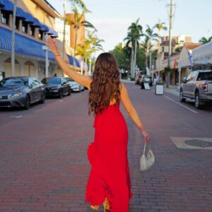 Aly Mang Instagram - ❤️ RED Carpet look in sunny FL, at the 14th Annual Fort Myers Film Festival ☀️🎞️✨

💄 @jaz.mua 
💁🏻‍♀️ @angelanicolemua 
📷 @fortmyersfilmfestival