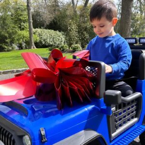 Aly Mang Instagram - 🦖 My baby is ROOARING into THREE! 🥳

🎂 Happy Birthday to our Thomas-O-Saurus.. Our shining light! We love you more than words! 🦕✨

(PS. Yes that’s still a McQueen in his hand… a “blue”one — never without his best pal! 😂)

#ThomasJeffreyMang #YouWillAlwaysBeMyBaby