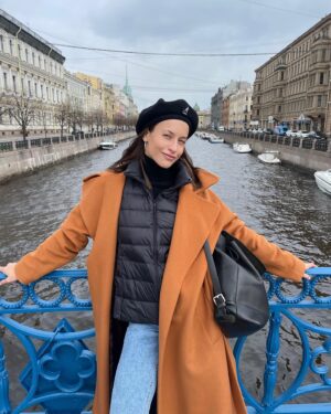 Alyona Savastova Instagram - Ну что, в Питере скоро тепло и солнечно 😎🤘