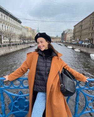 Alyona Savastova Instagram - Ну что, в Питере скоро тепло и солнечно 😎🤘