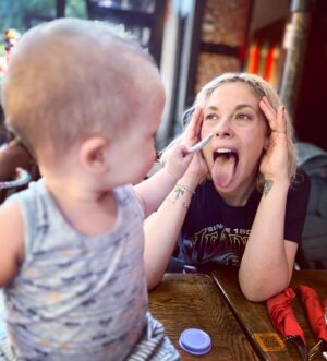 Alysson Paradis Instagram - Te faire sourire