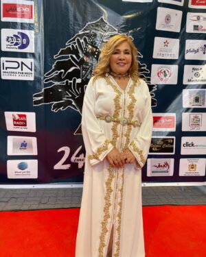 Amale Temmar Instagram - اثناء تكريمي بمهرجان الارز العالمي بافران بين زملاءي الفنانين والاعلاميين  و ساكنة افران الجميلة،وكل صيف وانتم بالف خير  @naima___collection  شكرا naimacollection