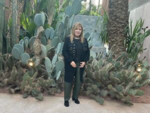 Amale Temmar Instagram - Anniversaire des jardins majorelle (100ans)
Honneur au cactus marocain dans toutes ses formes et couleurs)caftans,bijoux,toiles…
À voir