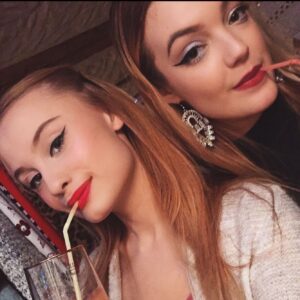 Amanda Hermiine Künnapas Instagram - Friend appreciation post🥰 Palju õnne ja armastust mu täiegamegaparimale sõbrannale, mu babygirl aastast miljon...❤️ Seal, kus oleme meie, on pidu. Seal on meestel särgid seljast. Seal voolab ojadena šampust 🍾 Armastan Sind kaugelt🥰