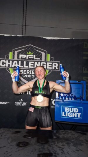 Amanda Leve Instagram - WIN! WIN! WIN! 🍻

@amandaleve_mma with the Week 2️⃣ @budlight Contract Cheers moment of night 

#pflonfubo