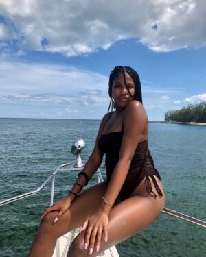 Amanda Scott Instagram - Open water my location is remote