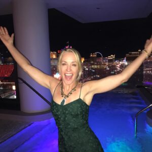 Amanda Wyss Instagram - Hi Y’all, look forward to seeing you soon at:

@horrorhound Aug 18-20
@madmonster Aug 25-27
@theterrorcon  Sept 15-17
@spookyempire  Oct 27-29

💖💖💖