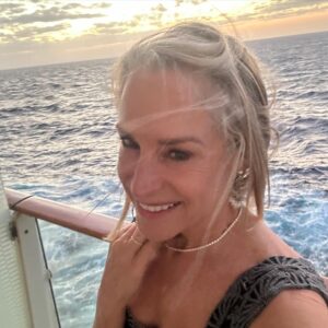 Amanda Wyss Instagram - Cruisin’ on my beautiful balcony💖 @lordyitslisa Birthday cruise 💖